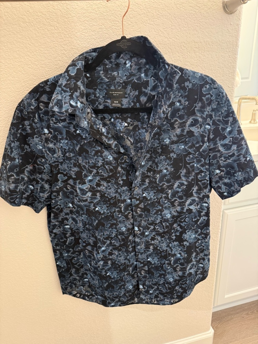 Club Monaco Slim Fit Abstract Floral Button-Down Shirt (Men’s M)